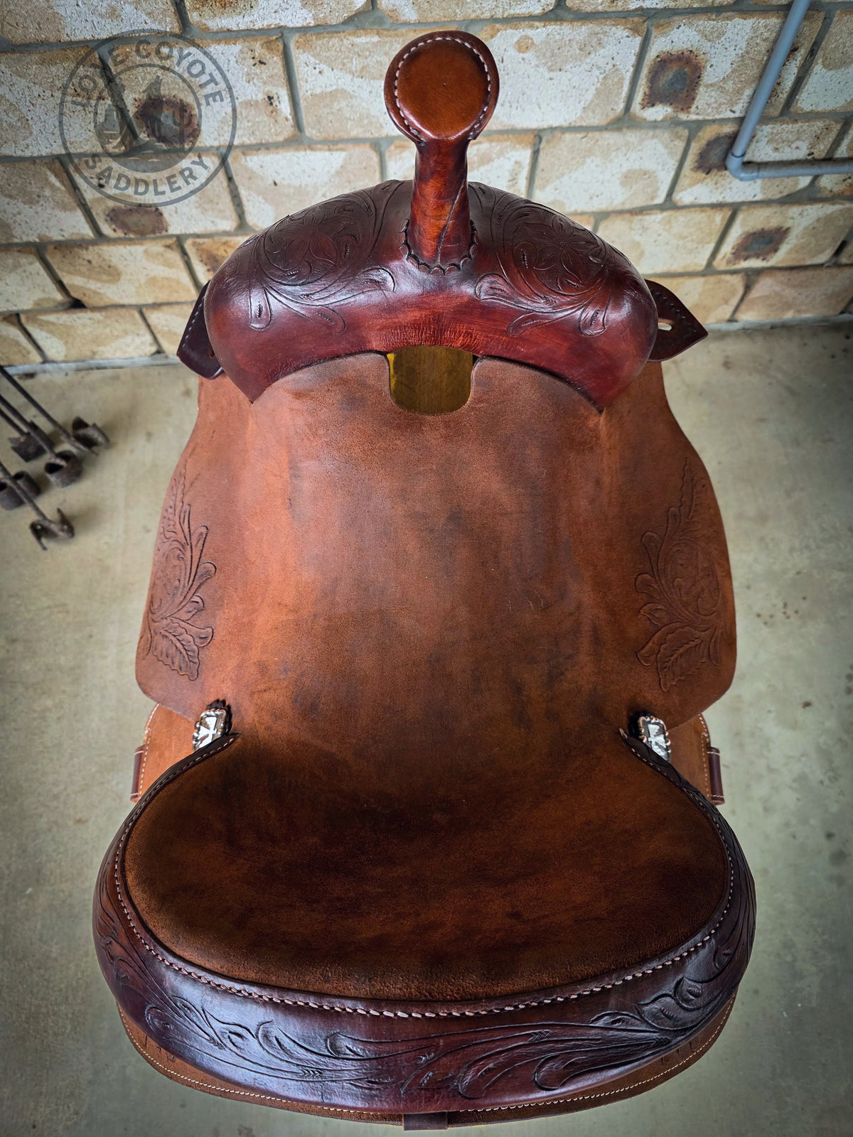 15” Roughout Leather Barrel Saddle - 7” FQHB | White Thunderbird