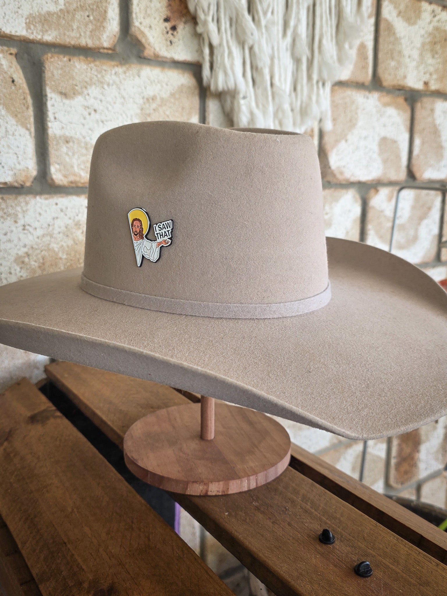I saw that - Enamel Hat Pin