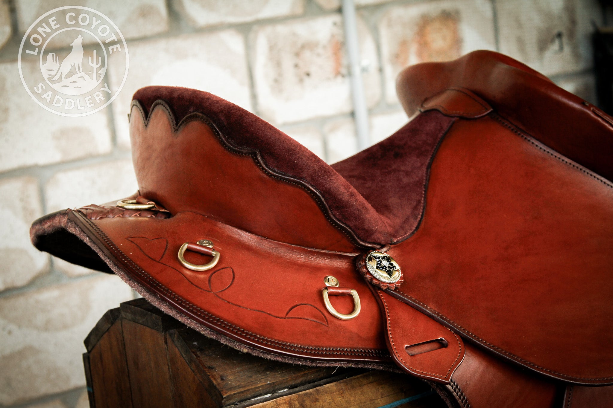 Lone Coyote Fully Mounted Fender Saddle – PREORDER