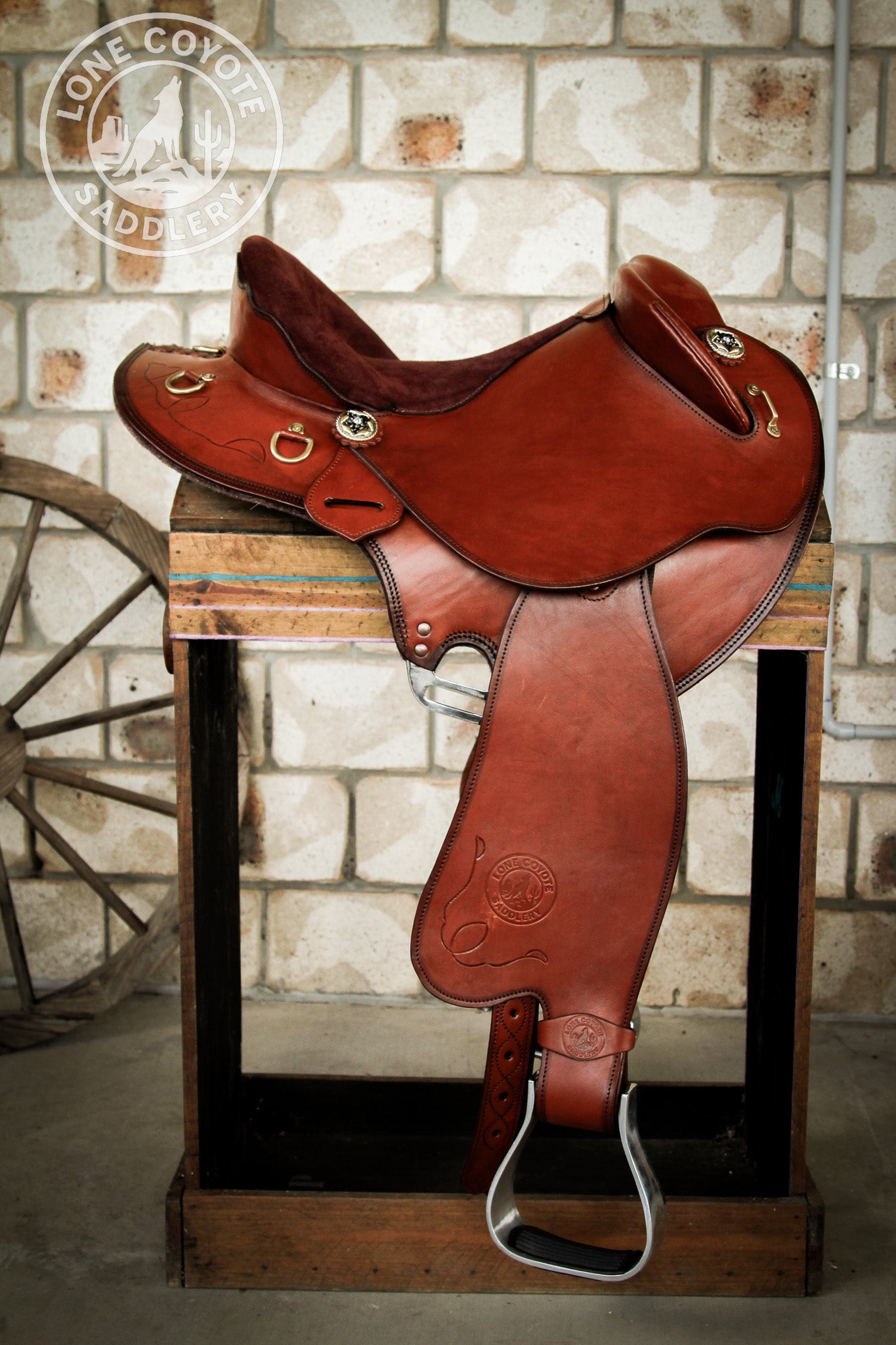 Lone Coyote Fully Mounted Fender Saddle – PREORDER