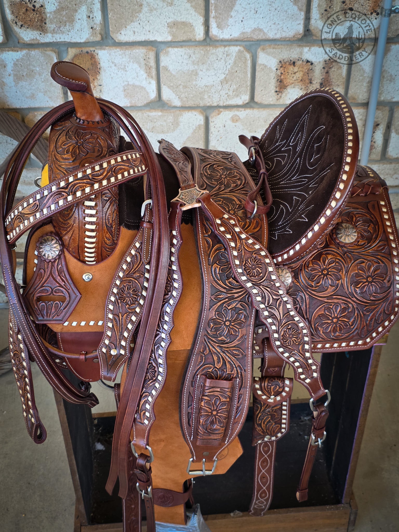 Lone Coyote Signature Coyote Barrel Saddle – 14"