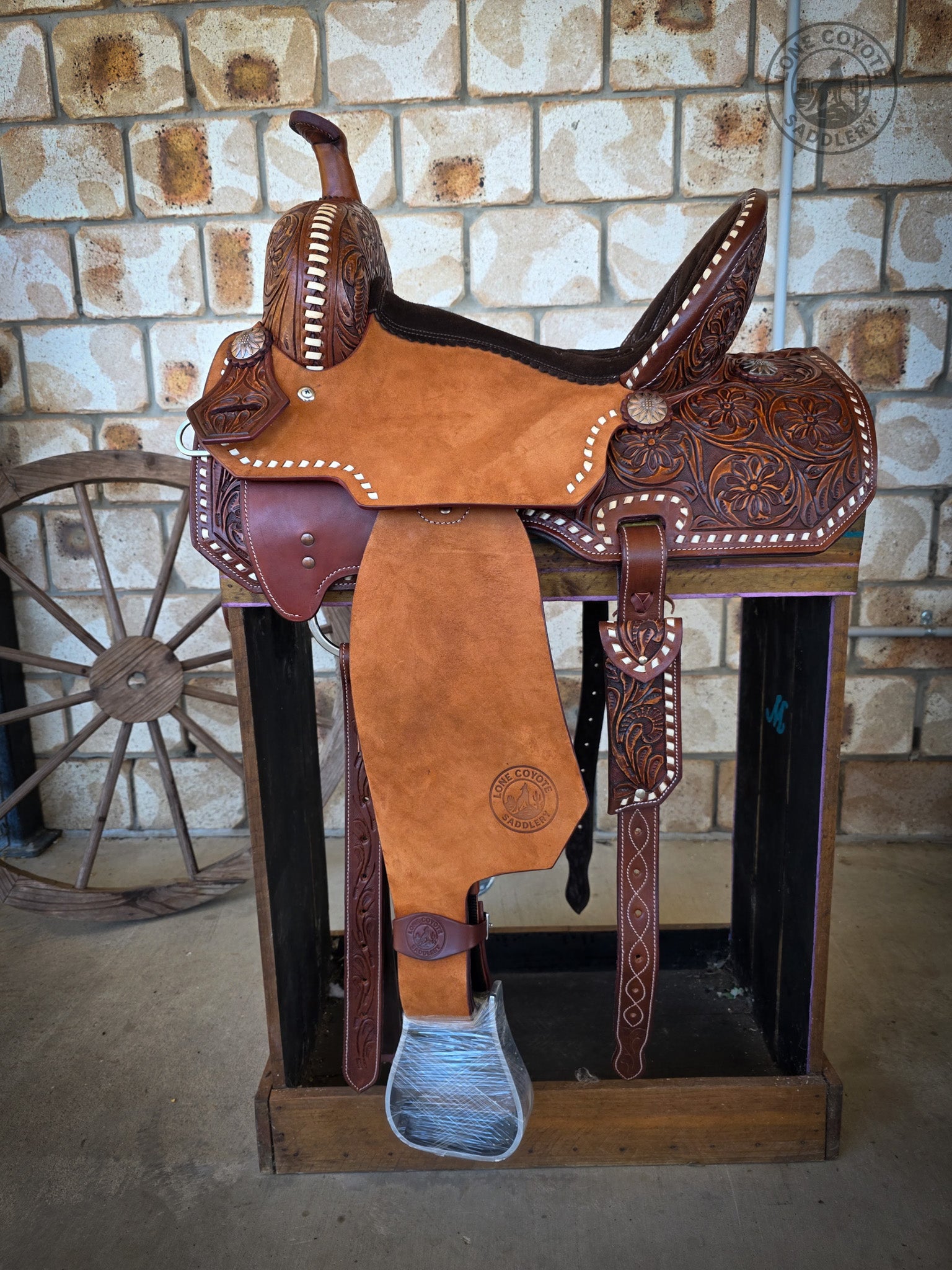 Lone Coyote Signature Coyote Barrel Saddle – 14"