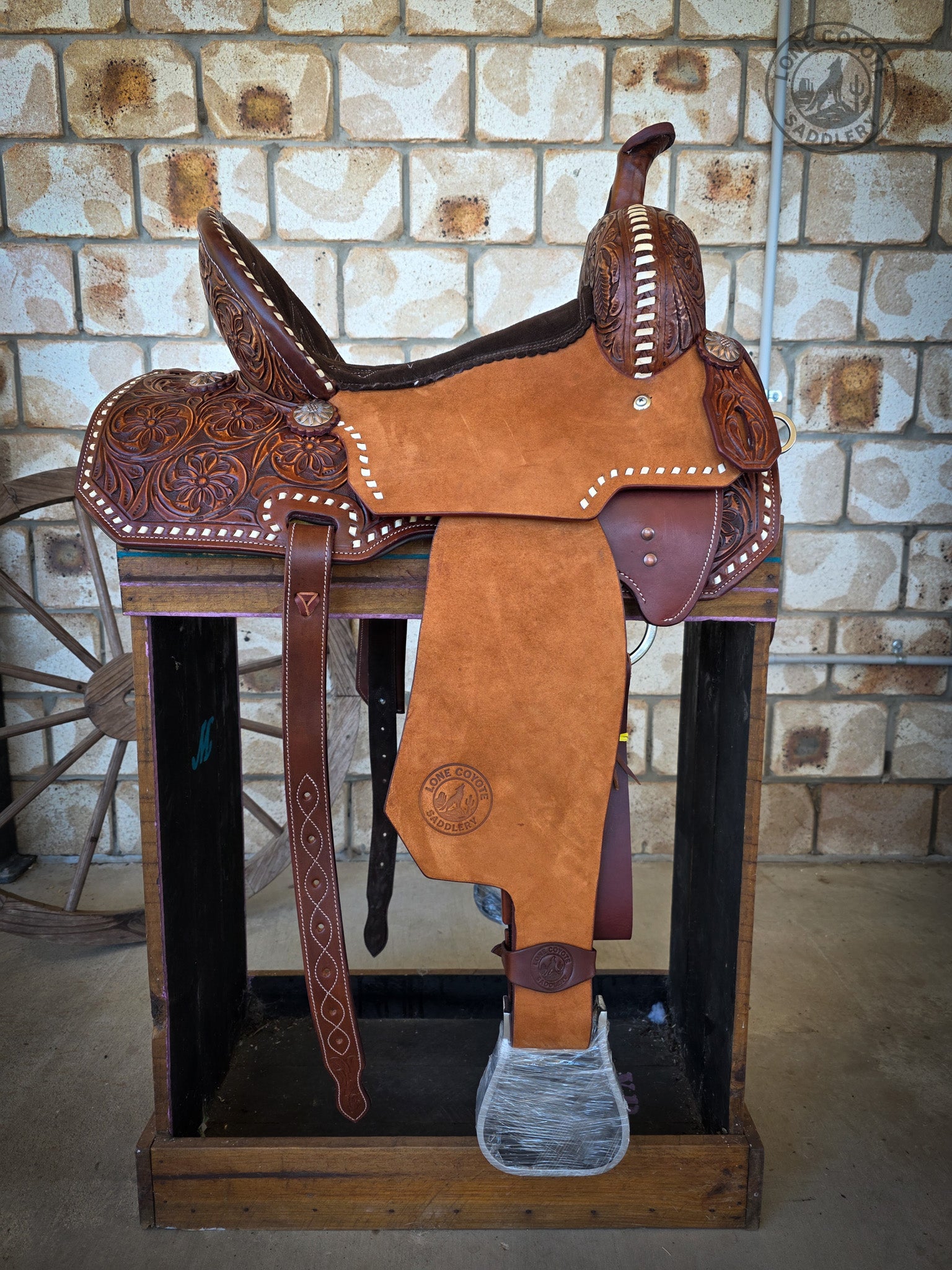 Lone Coyote Signature Coyote Barrel Saddle – 14"