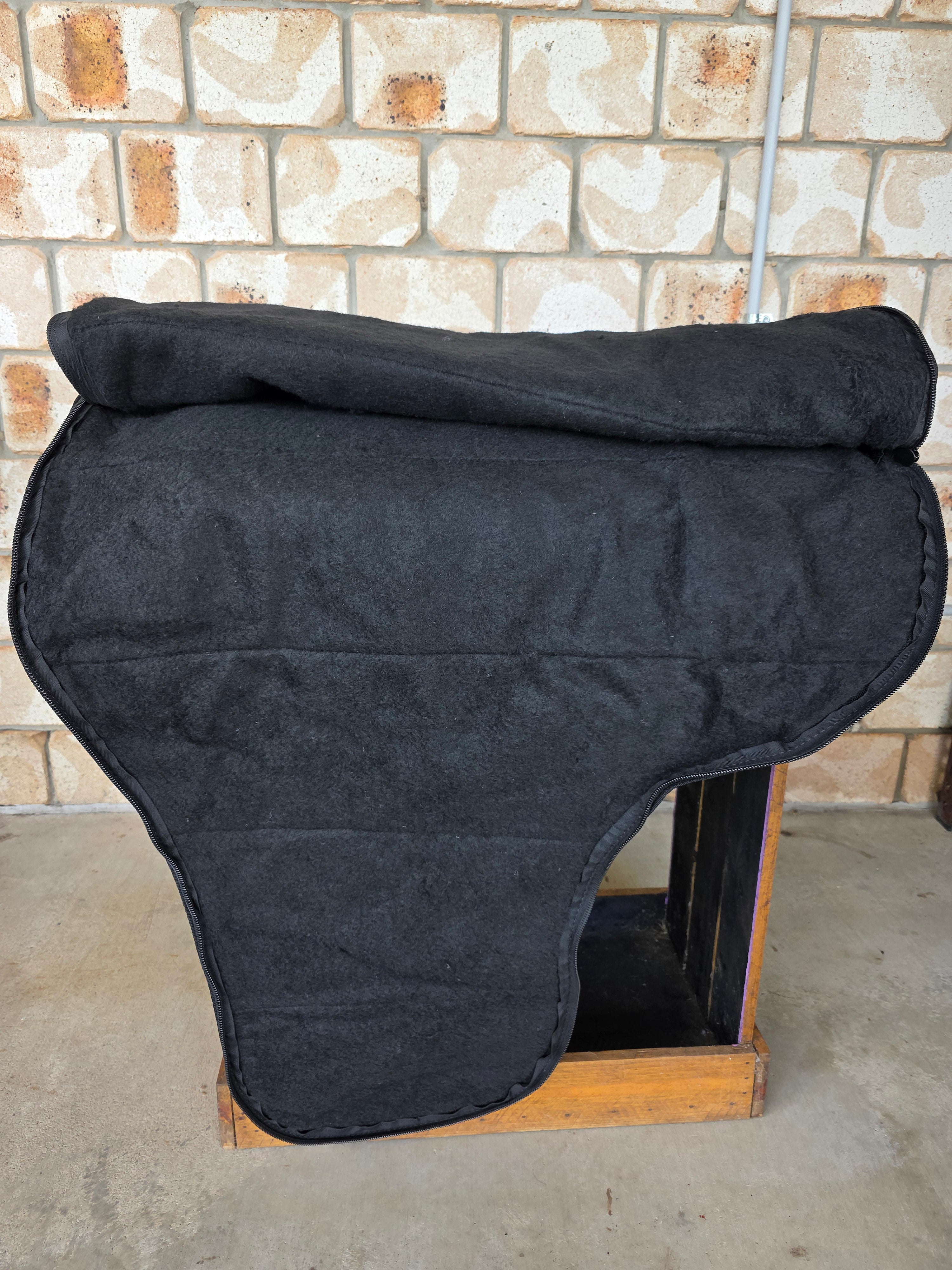 Quilted Saddle Bag - Black