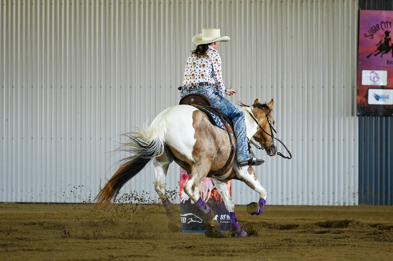 Saddle Up and Learn the Difference Between Split and Barrel Reins for Barrel Racing!
