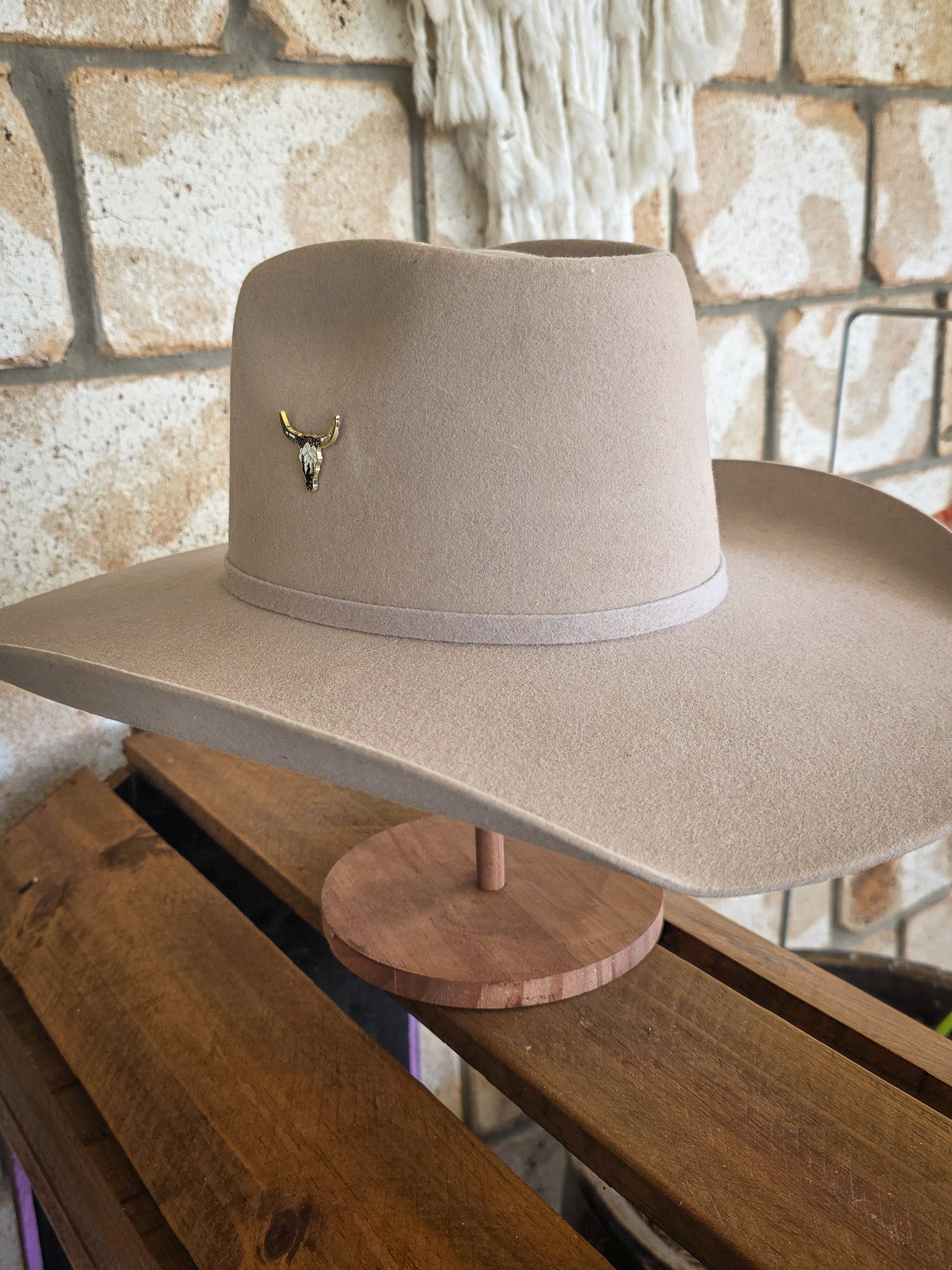 Wanderer’s Longhorn - Enamel Hat Pin
