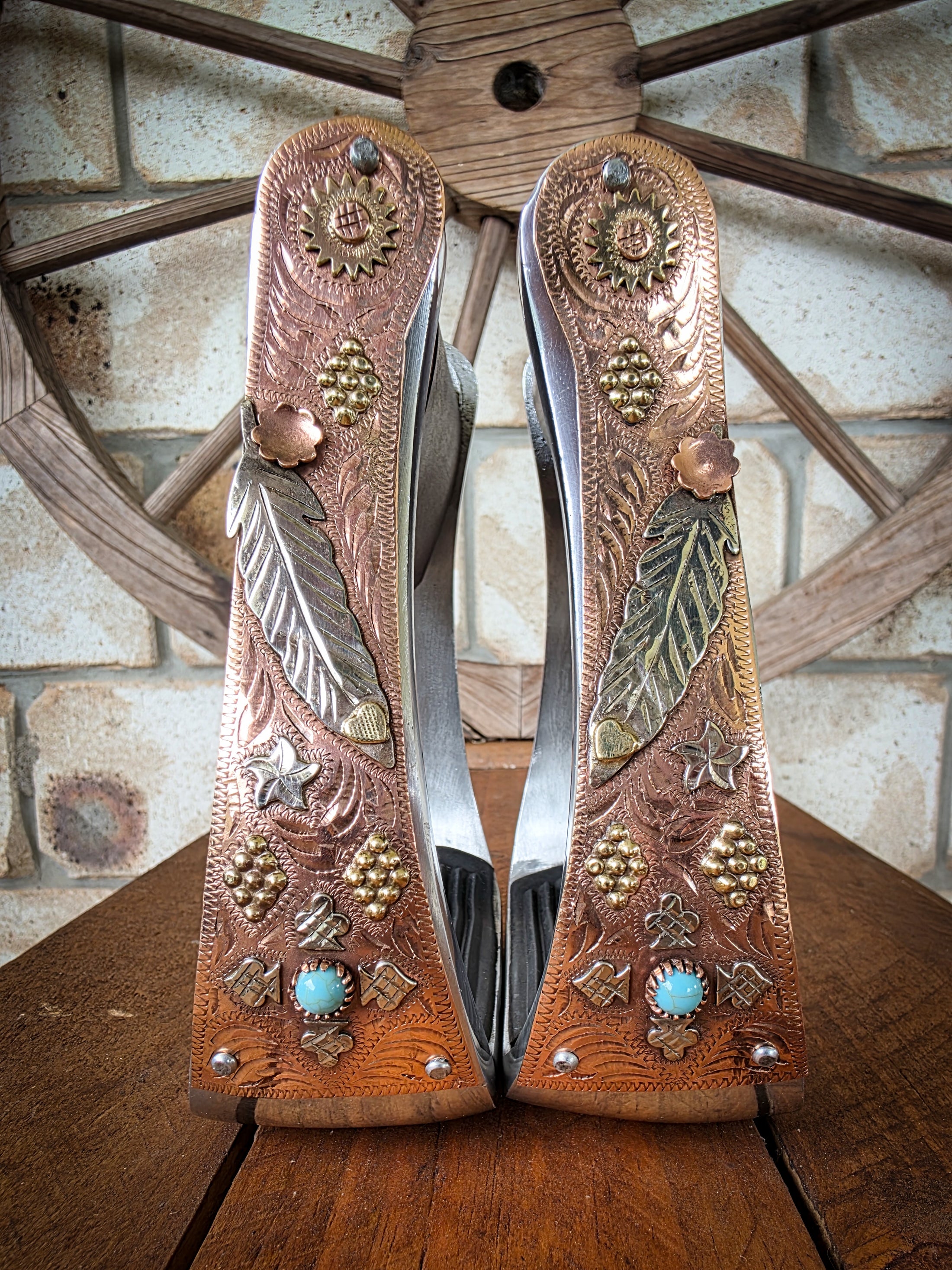 Guiding Feather Stirrups