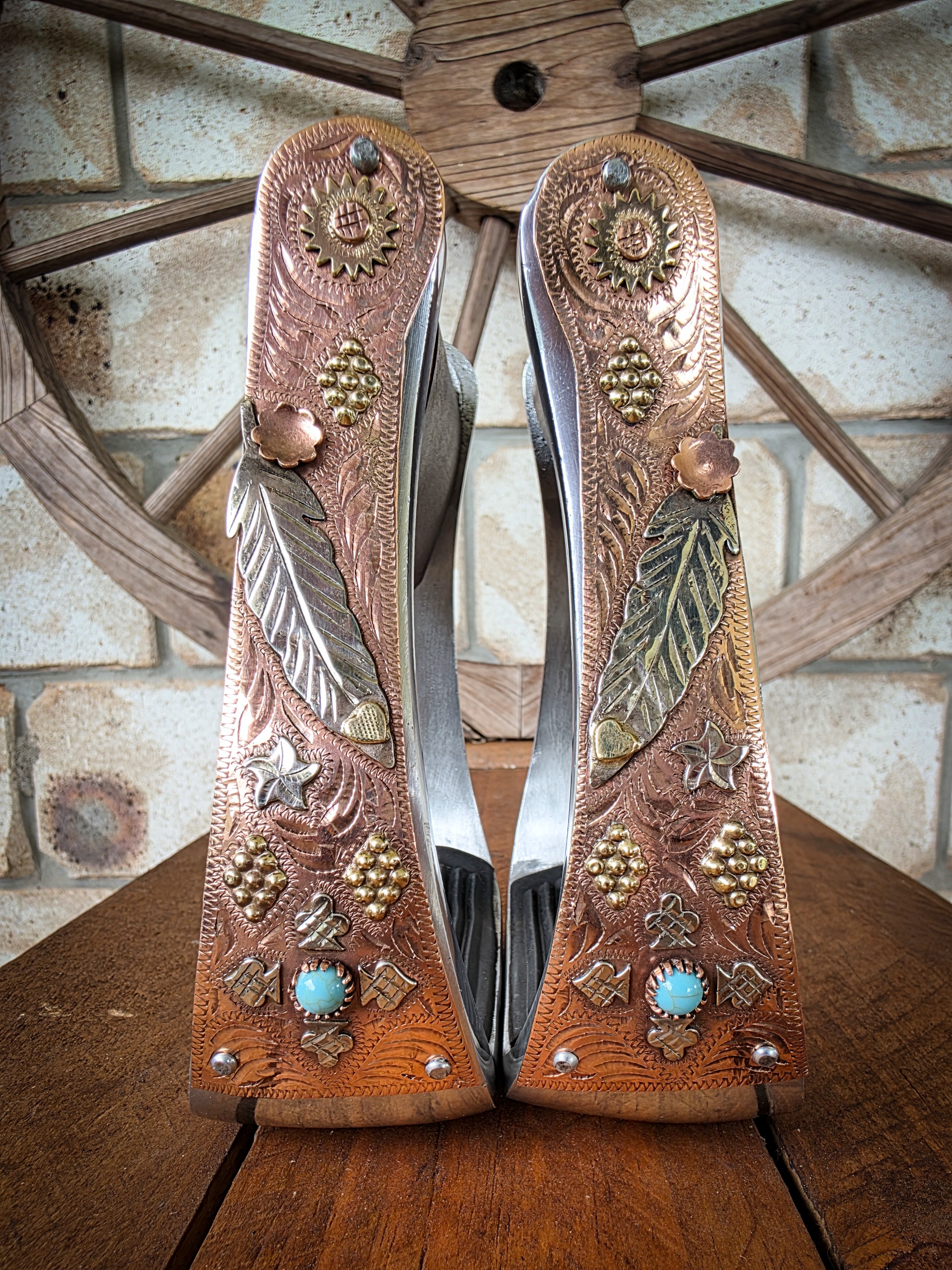 Guiding Feather Stirrups