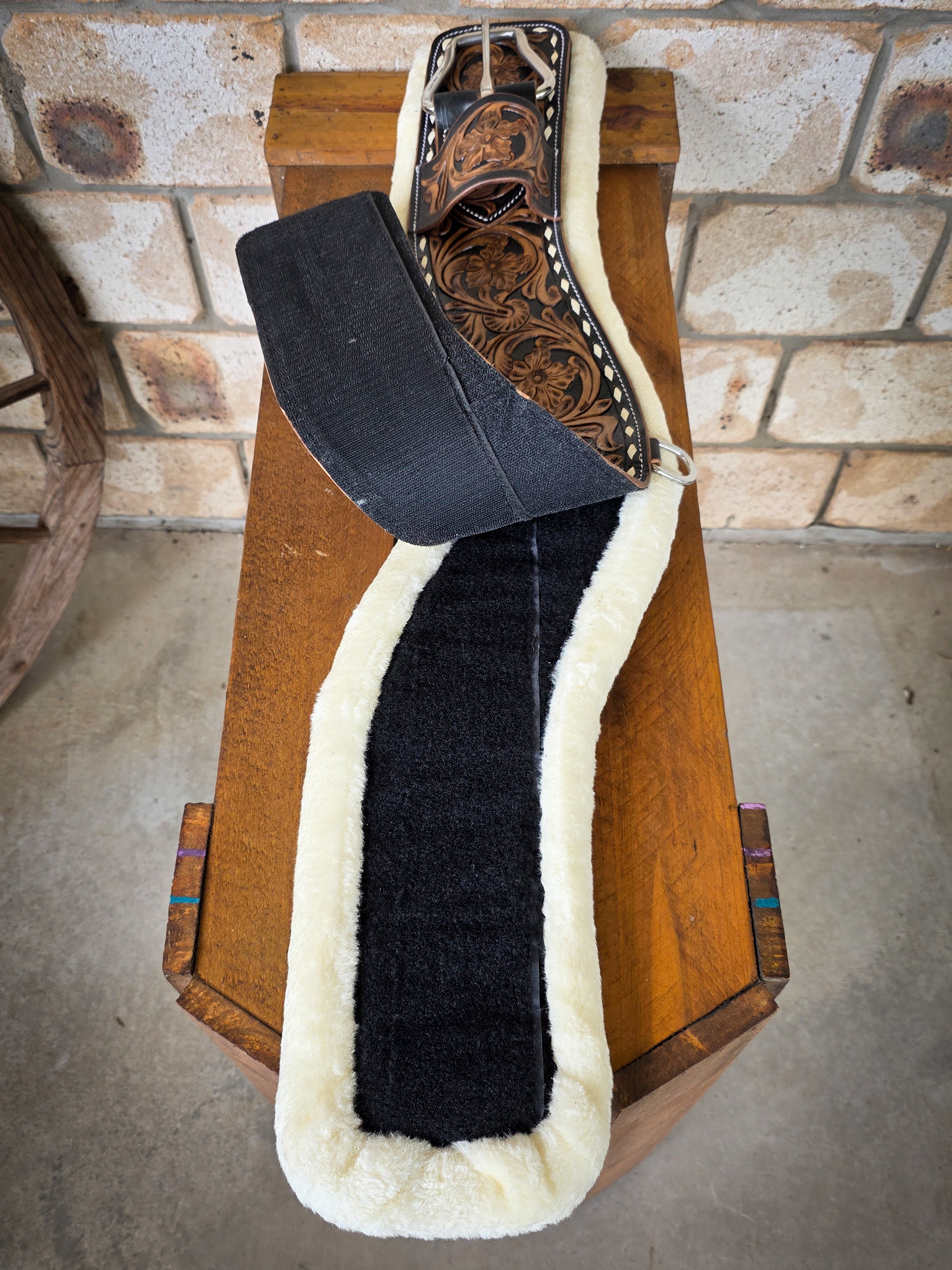 Tooled and Buckstitched Shoulder Relief Girth with Removable Velcro Synthetic Wool Liner