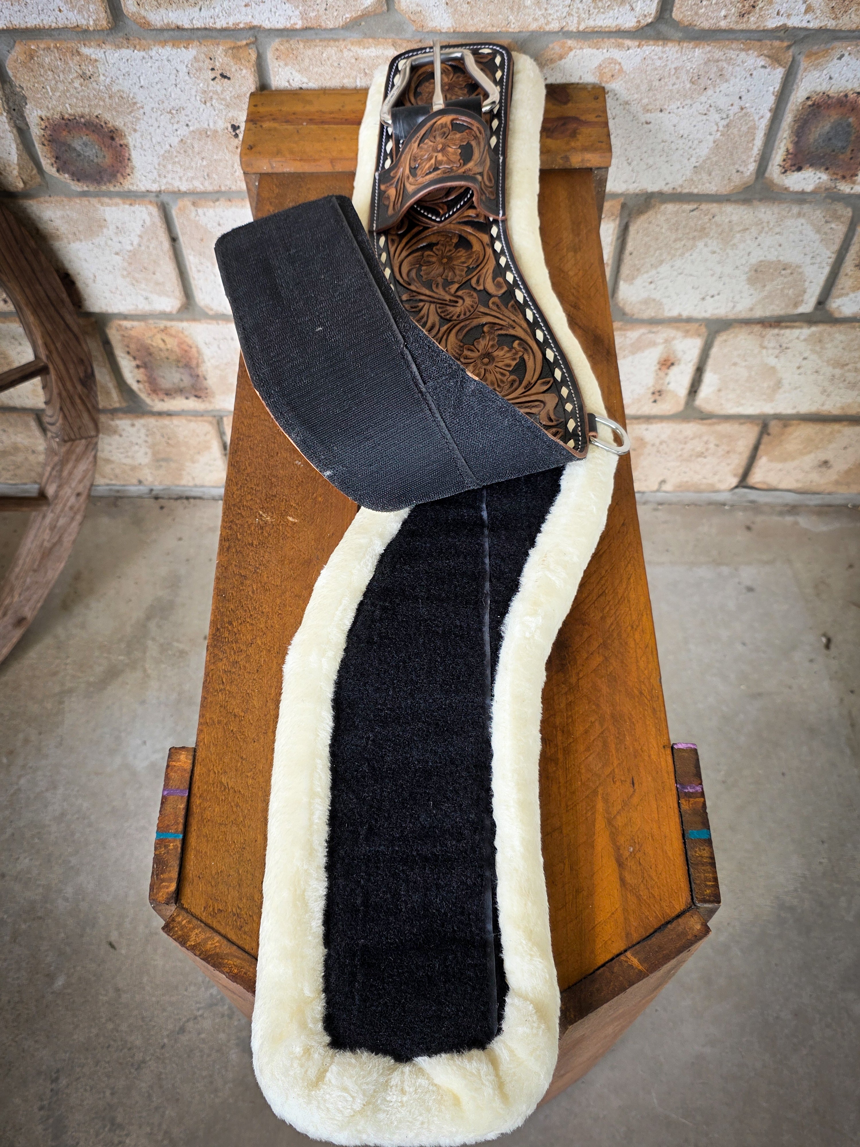 Tooled and Buckstitched Shoulder Relief Girth with Removable Velcro Synthetic Wool Liner