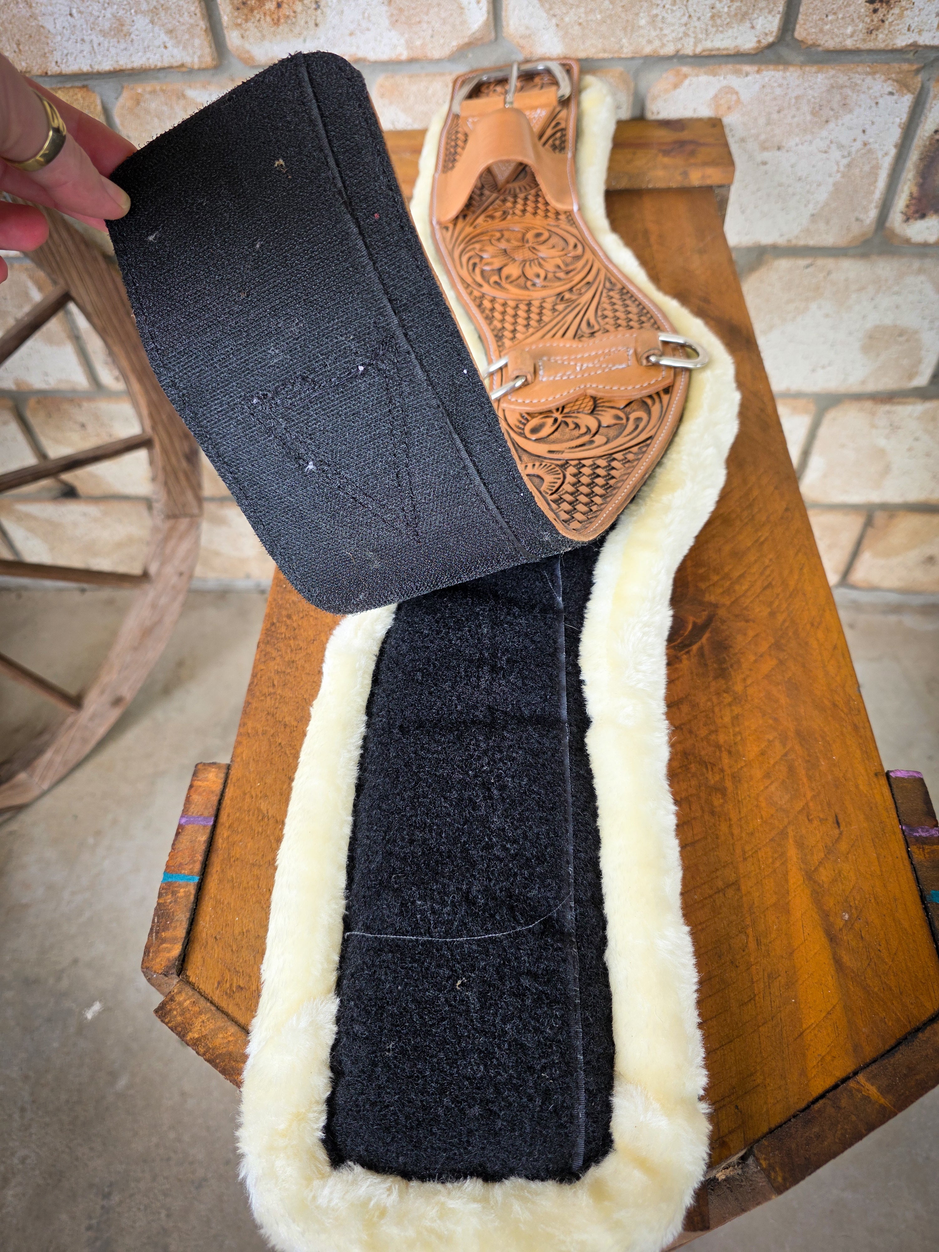 Tooled Shoulder Relief Girth with Removable Velcro Synthetic Wool Liner