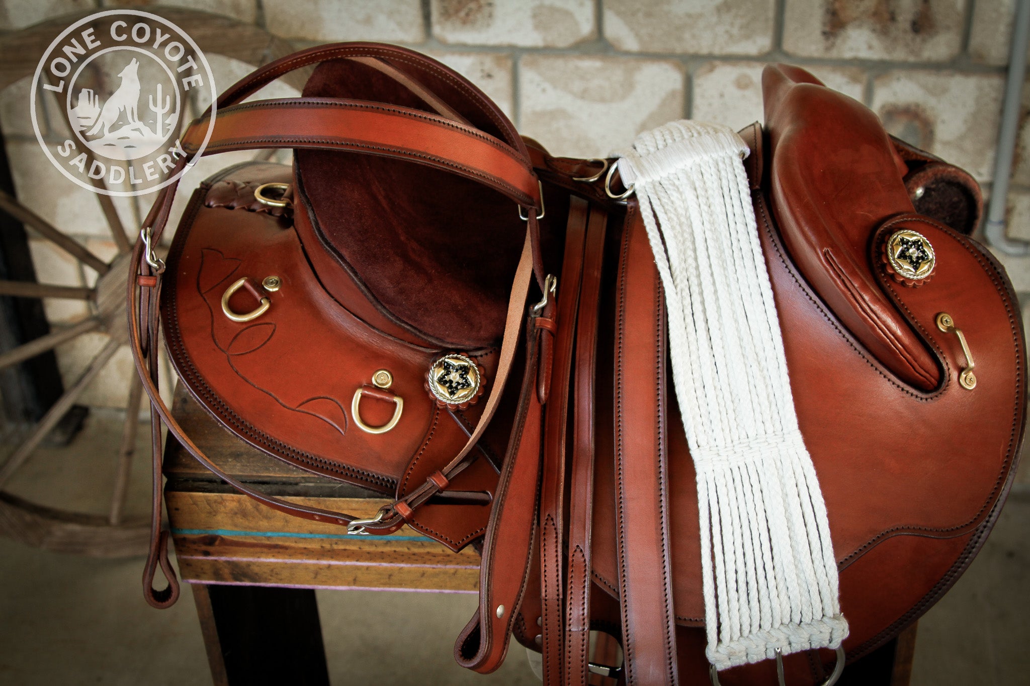 Lone Coyote Fully Mounted Fender Saddle – PREORDER