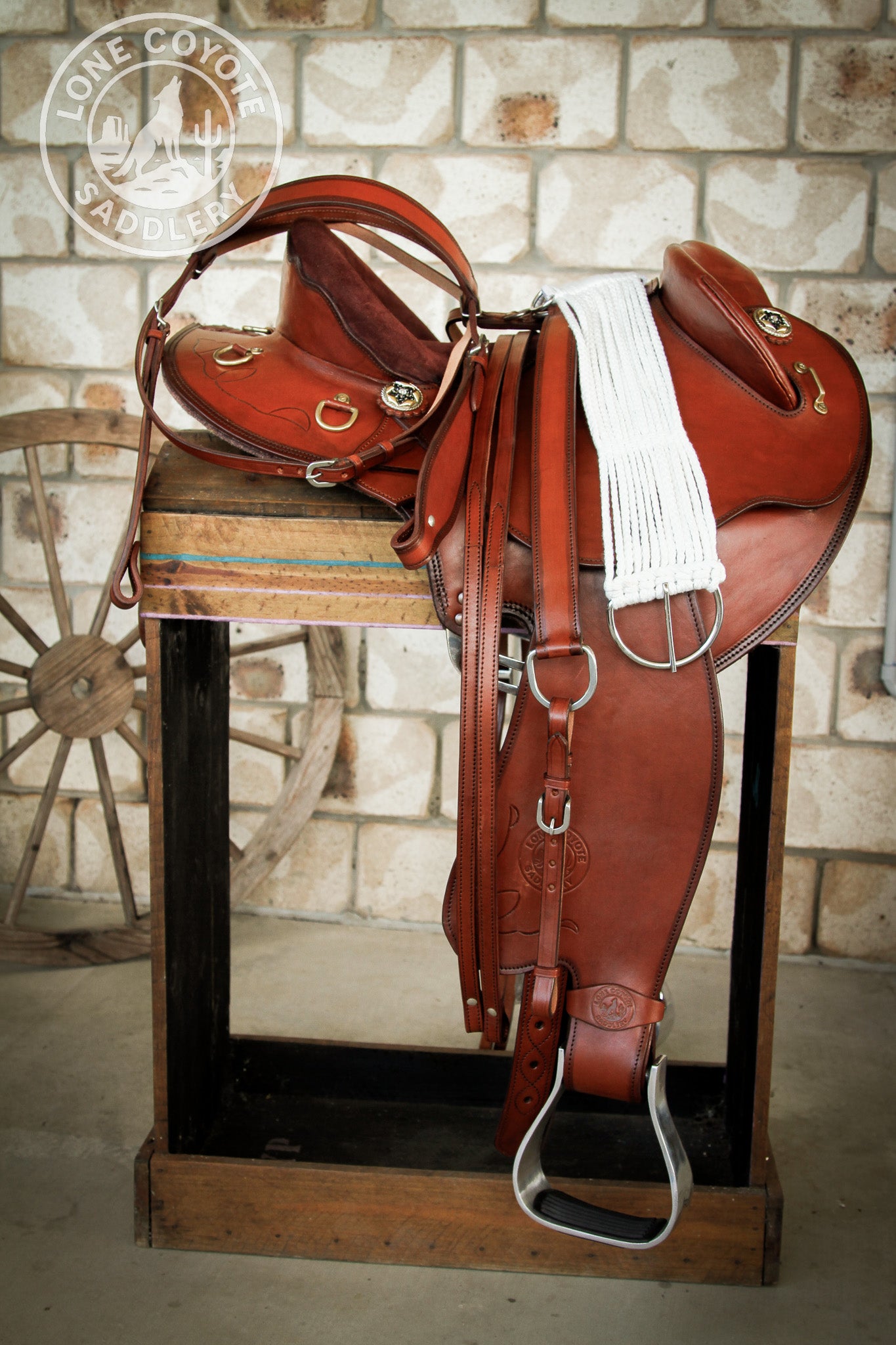 Lone Coyote Fully Mounted Fender Saddle – PREORDER