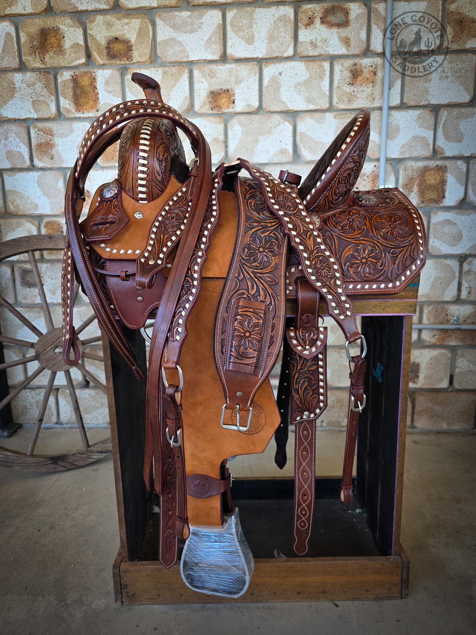Lone Coyote Signature Coyote Barrel Saddle – 14"