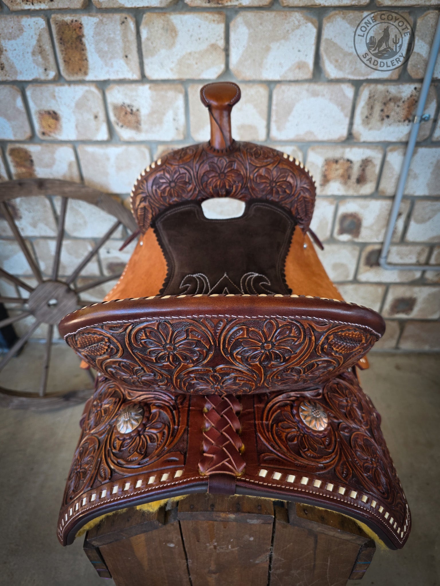 Lone Coyote Signature Coyote Barrel Saddle – 14"