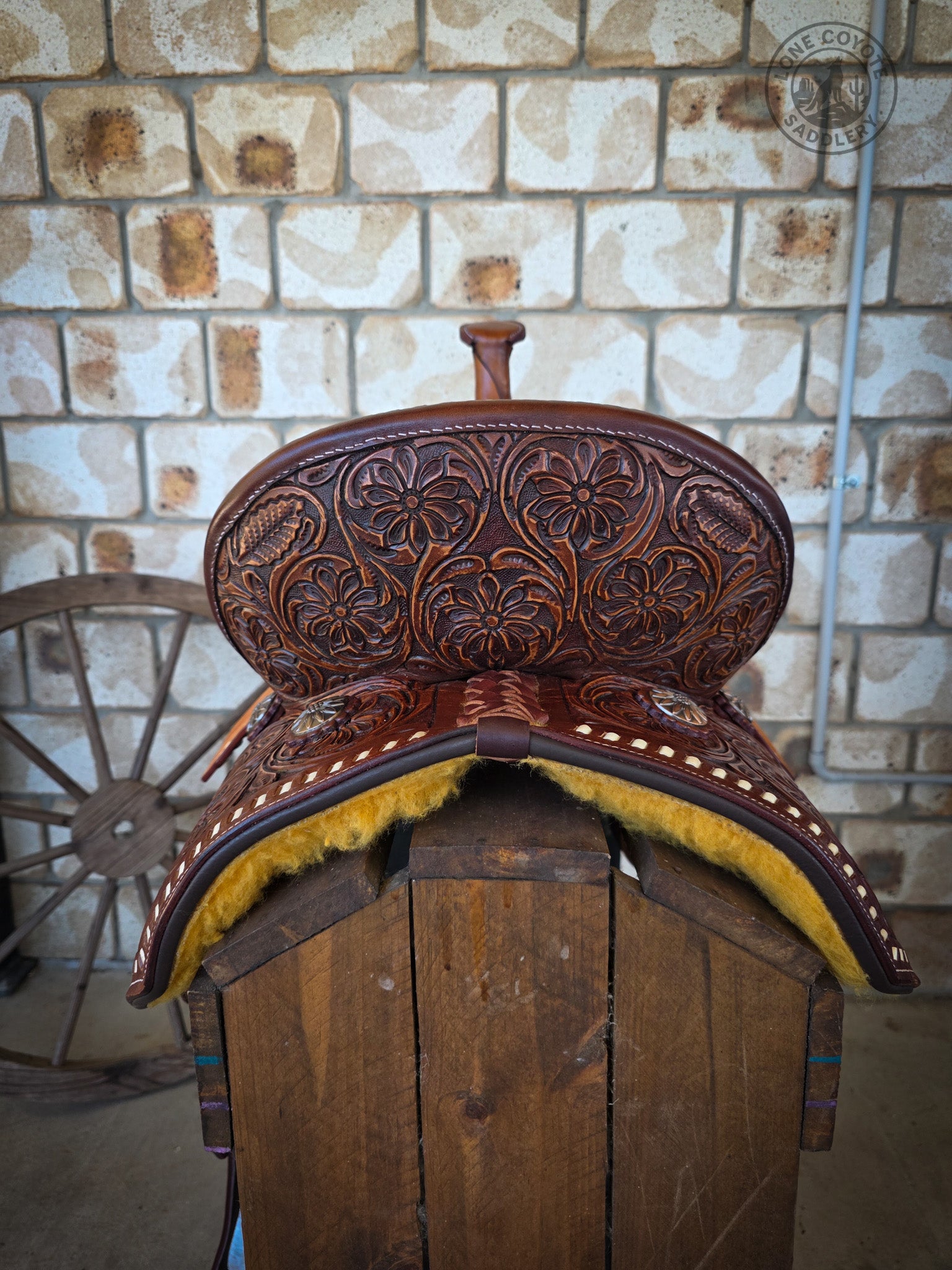 Lone Coyote Signature Coyote Barrel Saddle – 14"