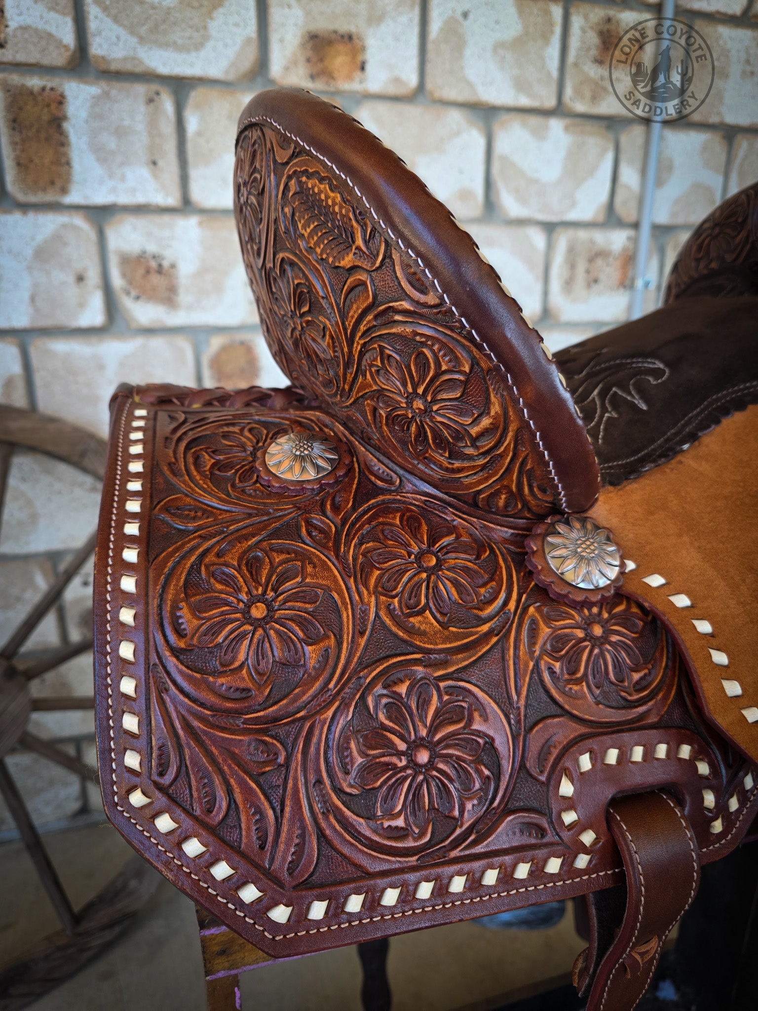 Lone Coyote Signature Coyote Barrel Saddle – 14"