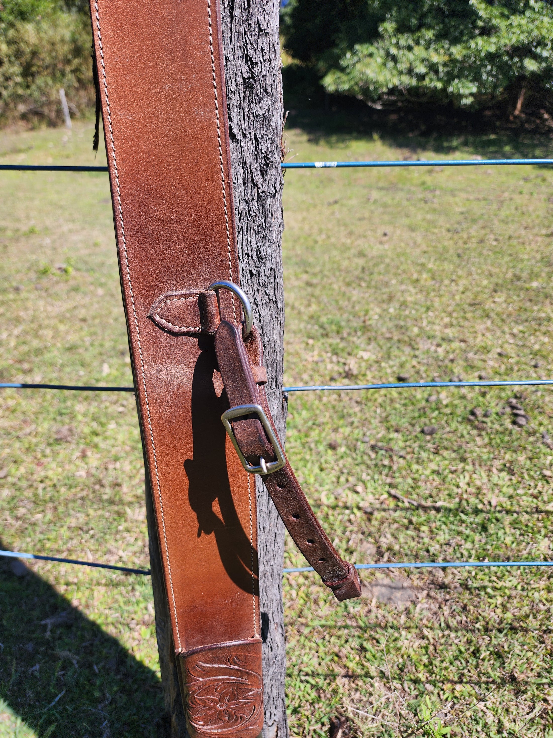 Leather Rear Cinch