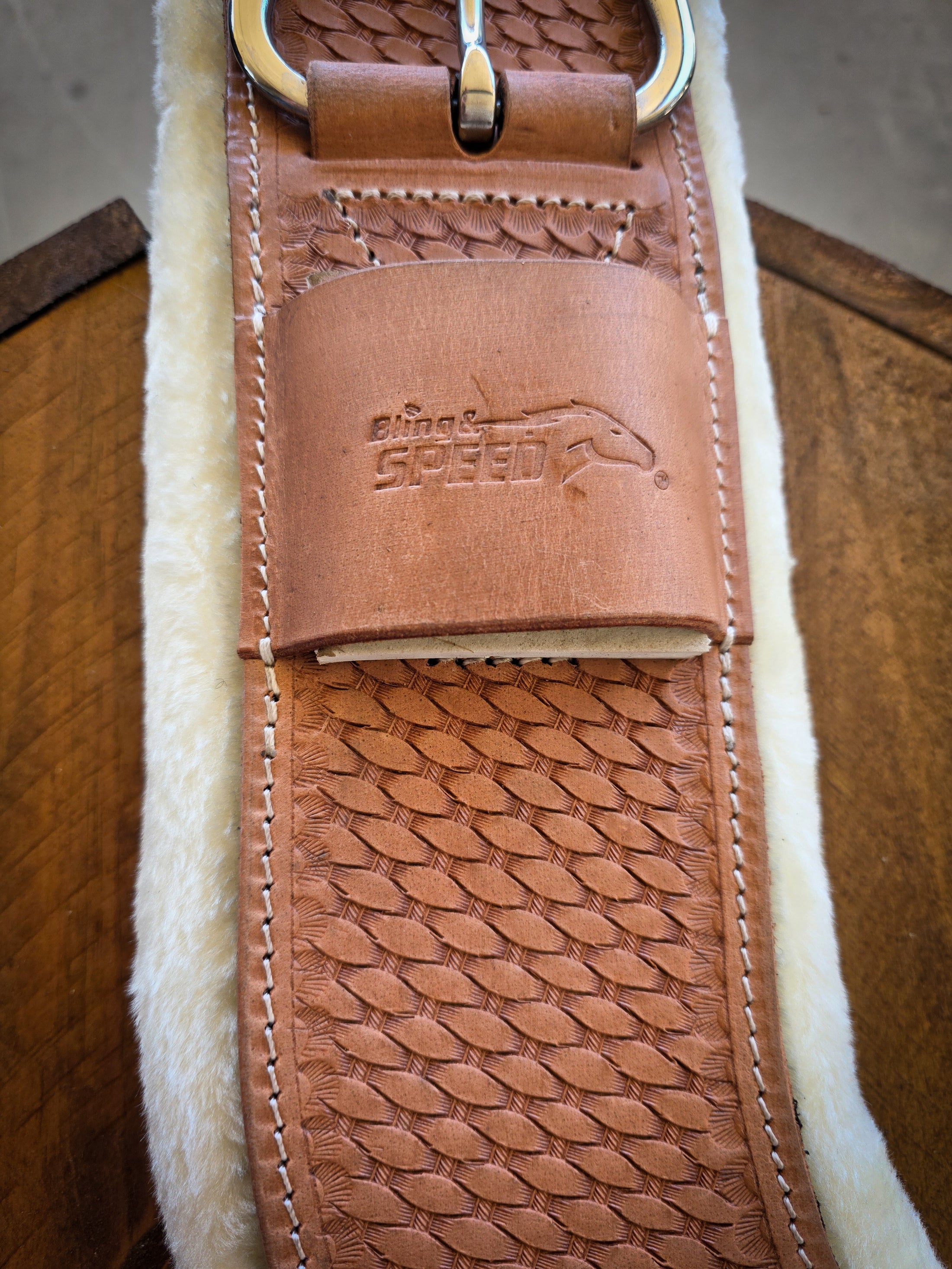 Shoulder Relief Girth with Removable Velcro Synthetic Wool Liner